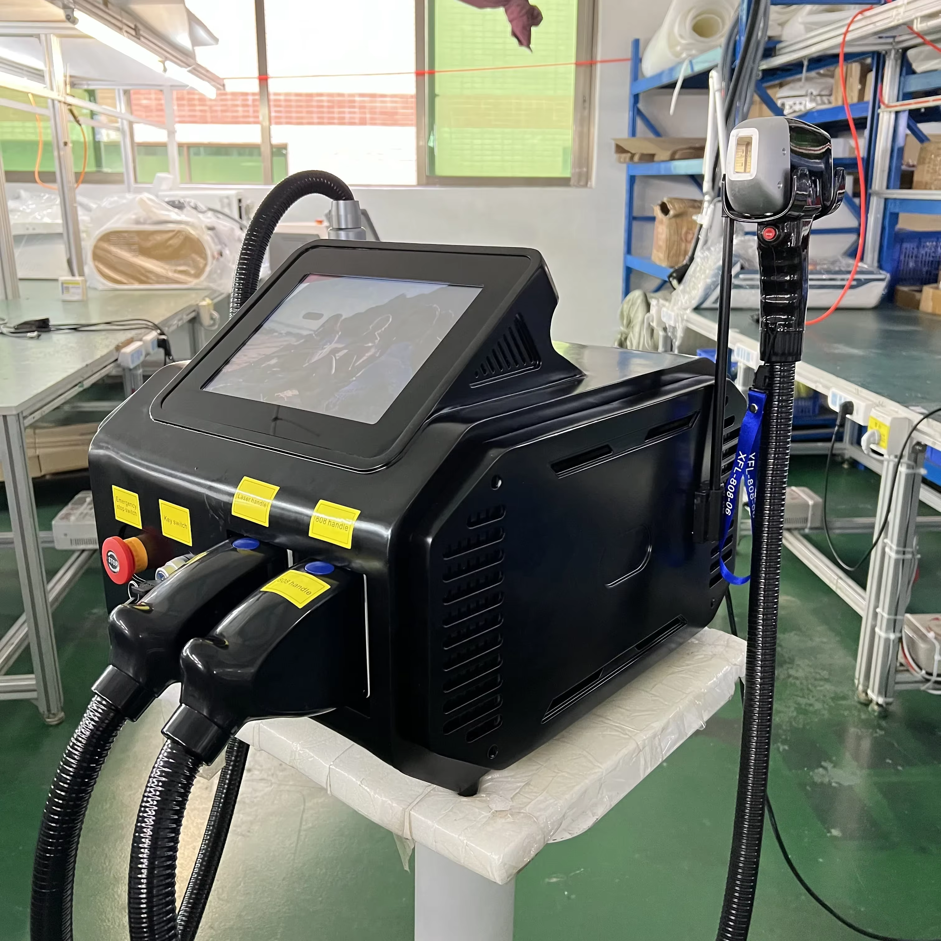 Machine à épilation au laser diode 4000W Soprano Titanium Ice Platinum 755 808 1064nm 3 longueurs d'