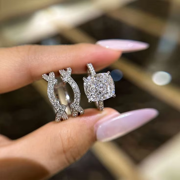 Ensemble de bagues de luxe en CZ : bagues empilables en zircone entièrement coupées |   Bijoux pour 