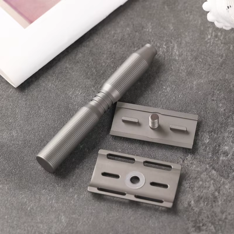 Rasoir de sécurité léger YAQI Ghost Titanium