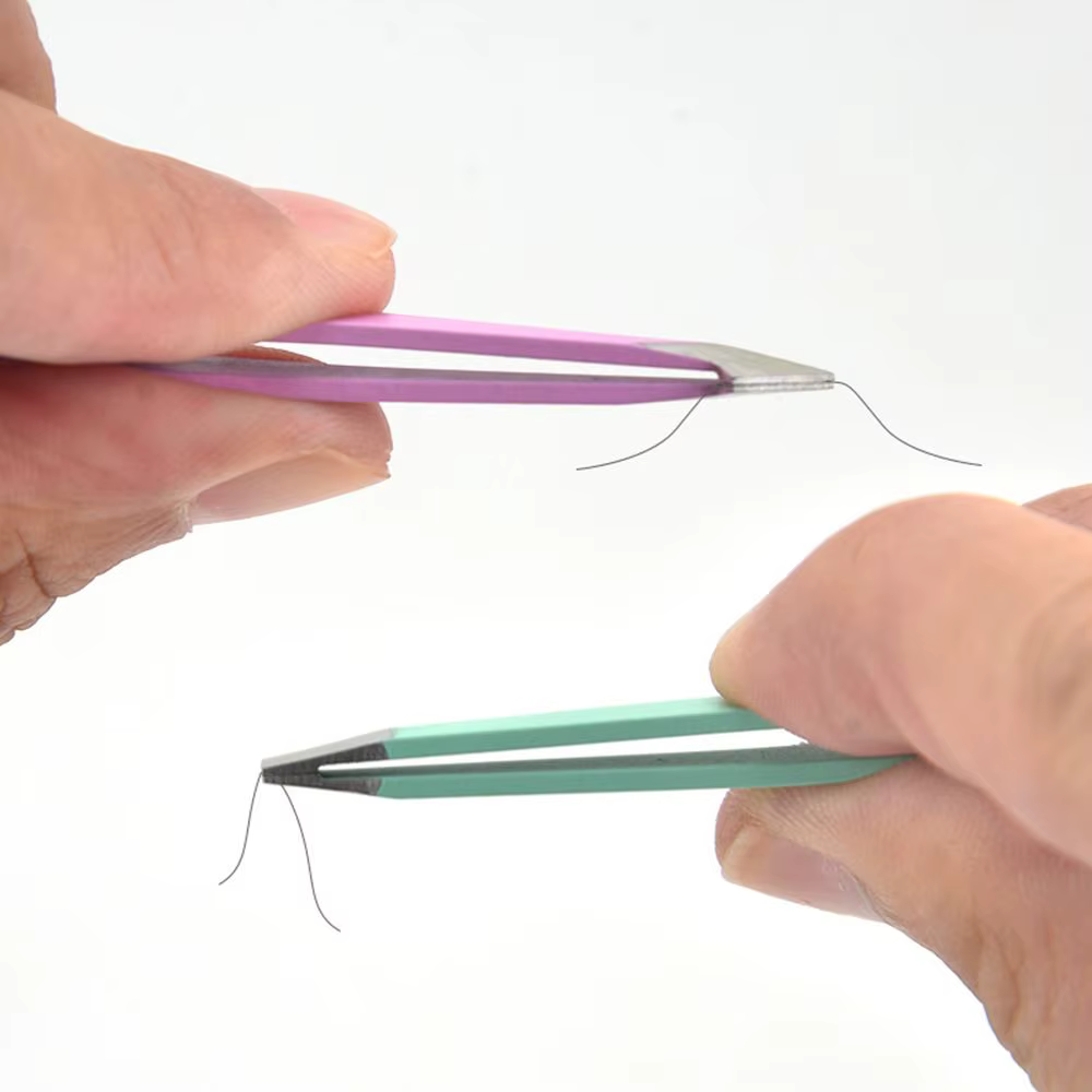 Pince à Épiler Inclinée et à Pointe Fine de Qualité pour Maquillage