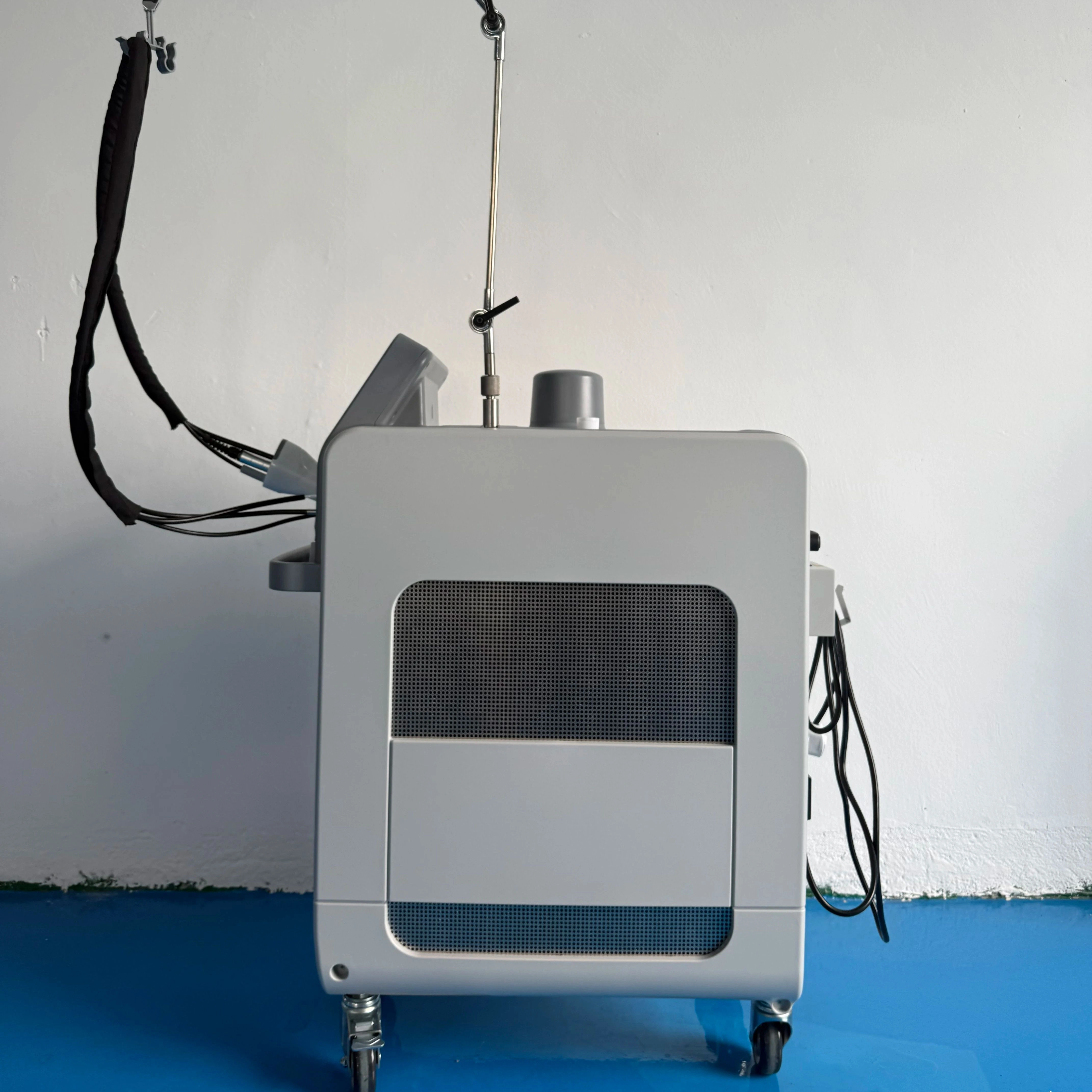 Machine professionnelle d'épilation au laser Alexandrite avec dispositif de refroidissement cryogénique DCD pour salon de beauté