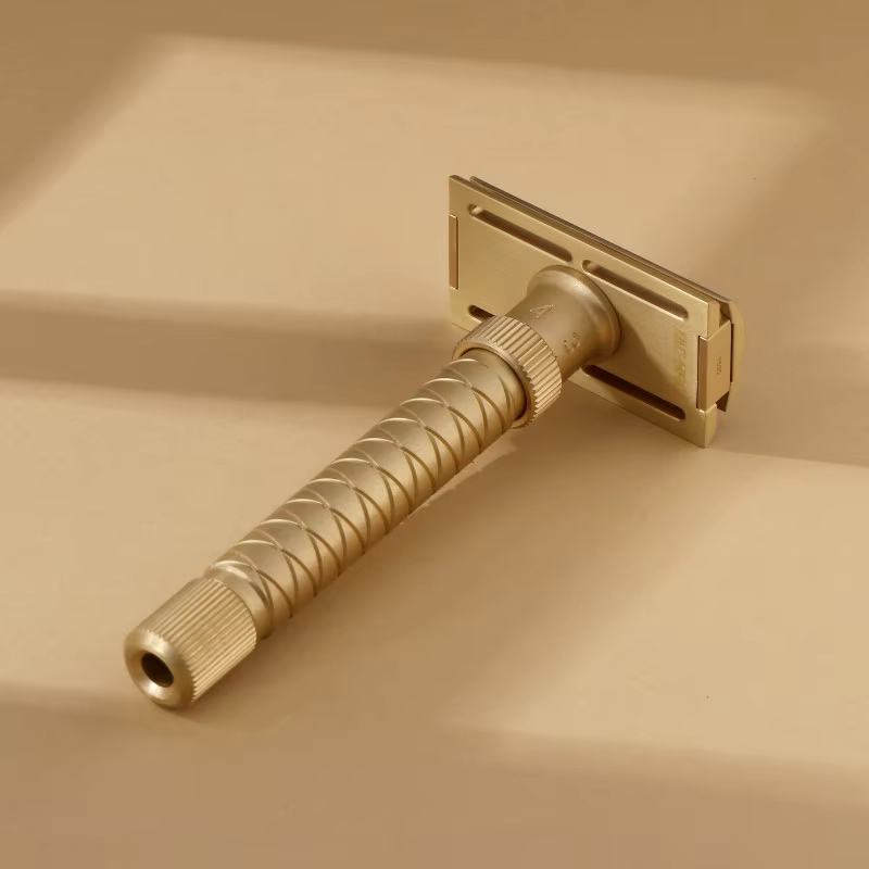 Nouveauté 2026 ! Rasoir de sécurité Yaqi Brass V2 100% laiton, réglable, longueur 90 mm, diamètre 12 mm - la version finale