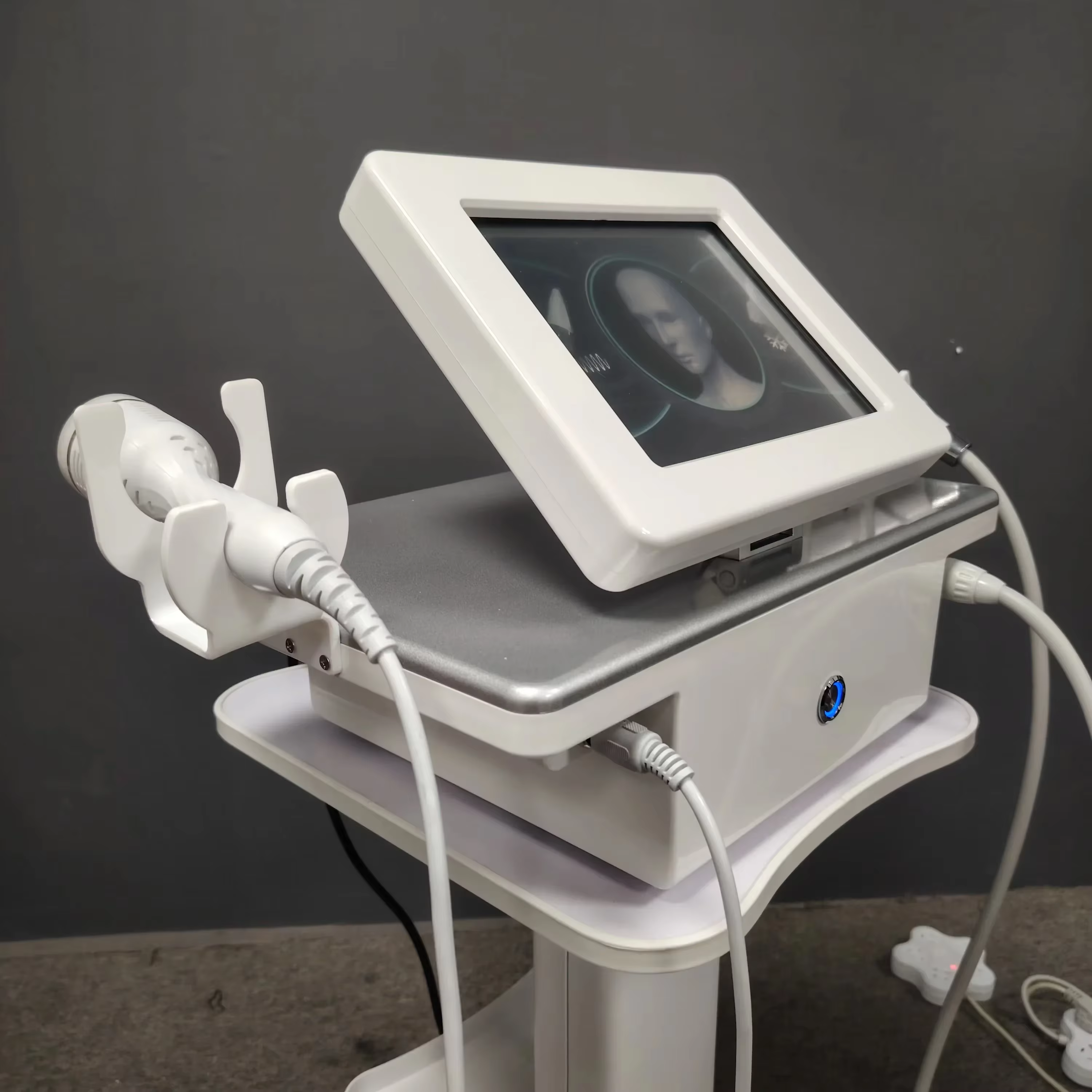 Appareil professionnel électrique multifonctionnel pour le soin de la peau du visage