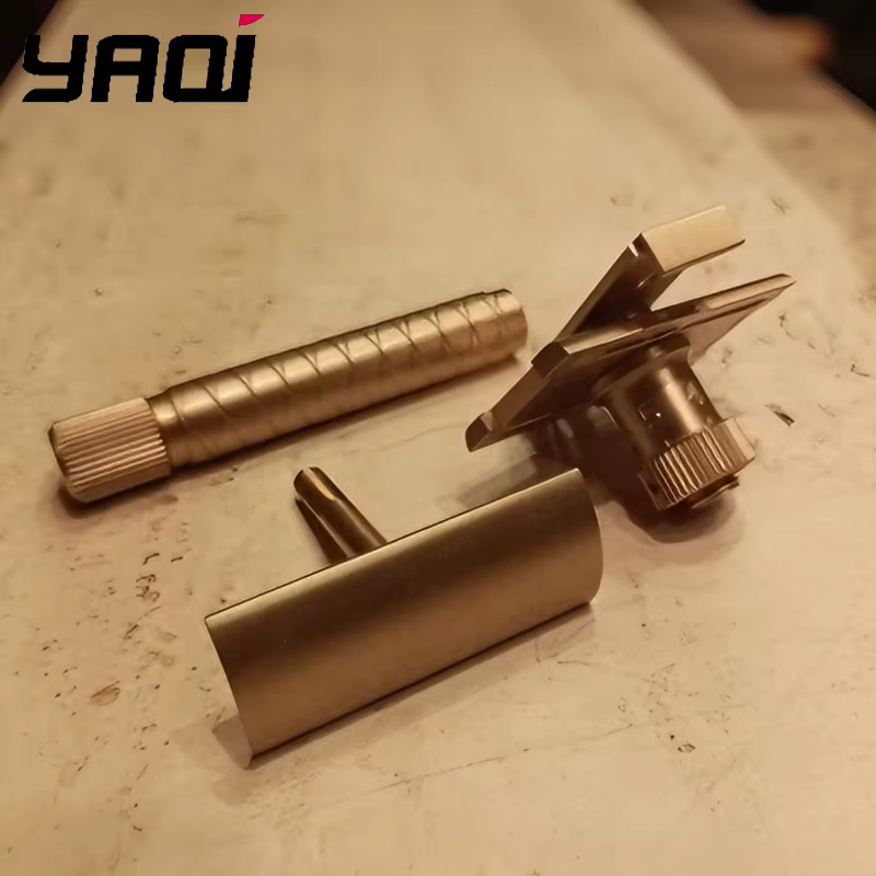 Nouveauté 2026 ! Rasoir de sécurité Yaqi Brass V2 100% laiton, réglable, longueur 90 mm, diamètre 12 mm - la version finale