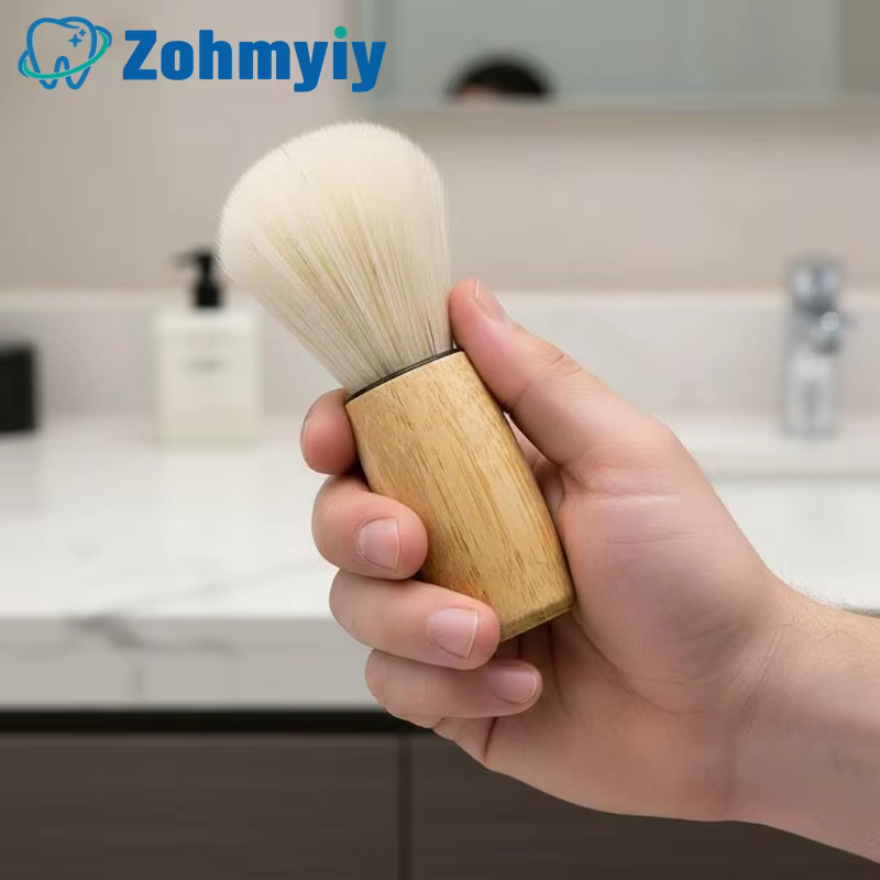 1 Brosse à raser la barbe avec manche en bois et poils naturels