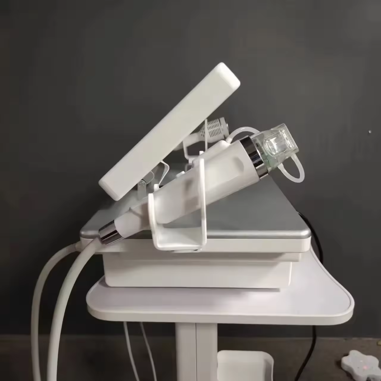 Appareil professionnel électrique multifonctionnel pour le soin de la peau du visage