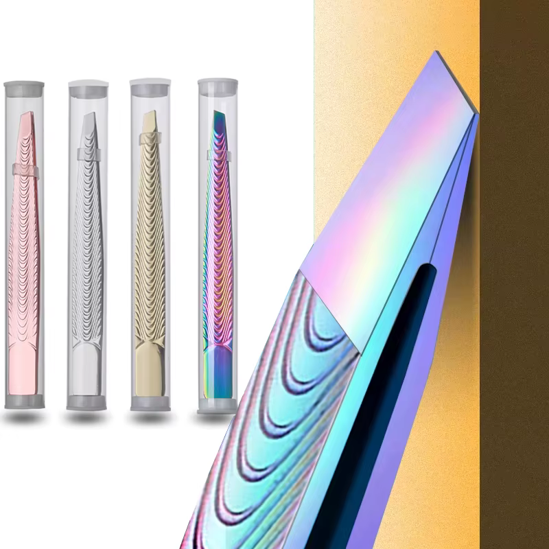 Les pinces professionnelles sont spécialement utilisées dans les salons de beauté pour ramasser les poils des sourcils