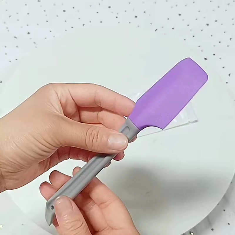 Spatule en silicone pour épilation à la cire