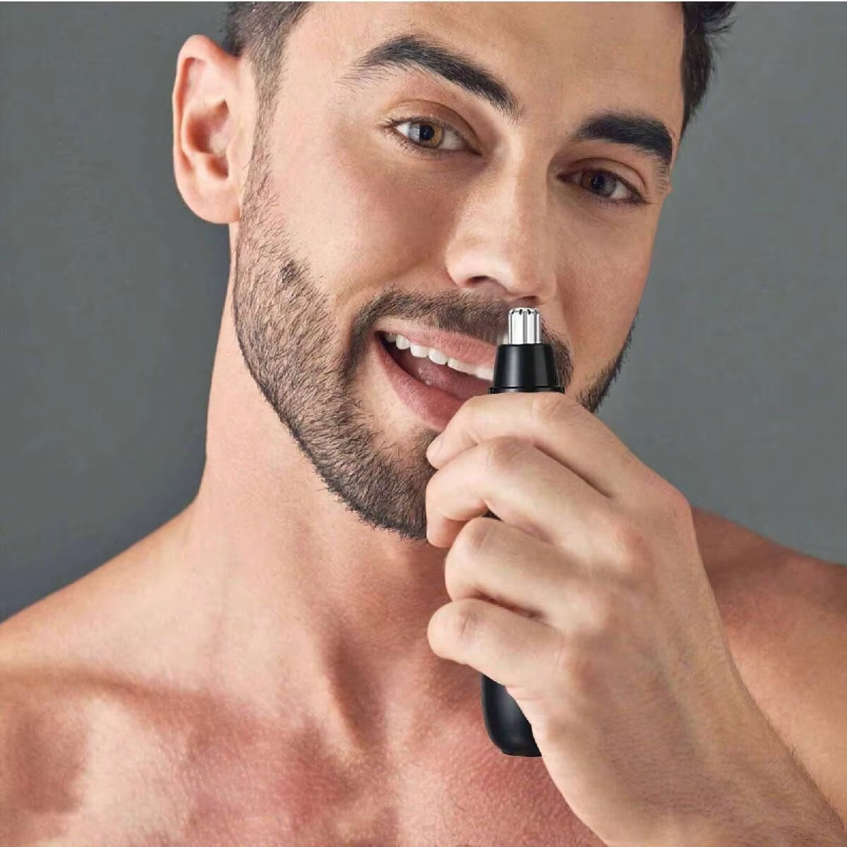 Tondeuse électrique pour le nez et le nez