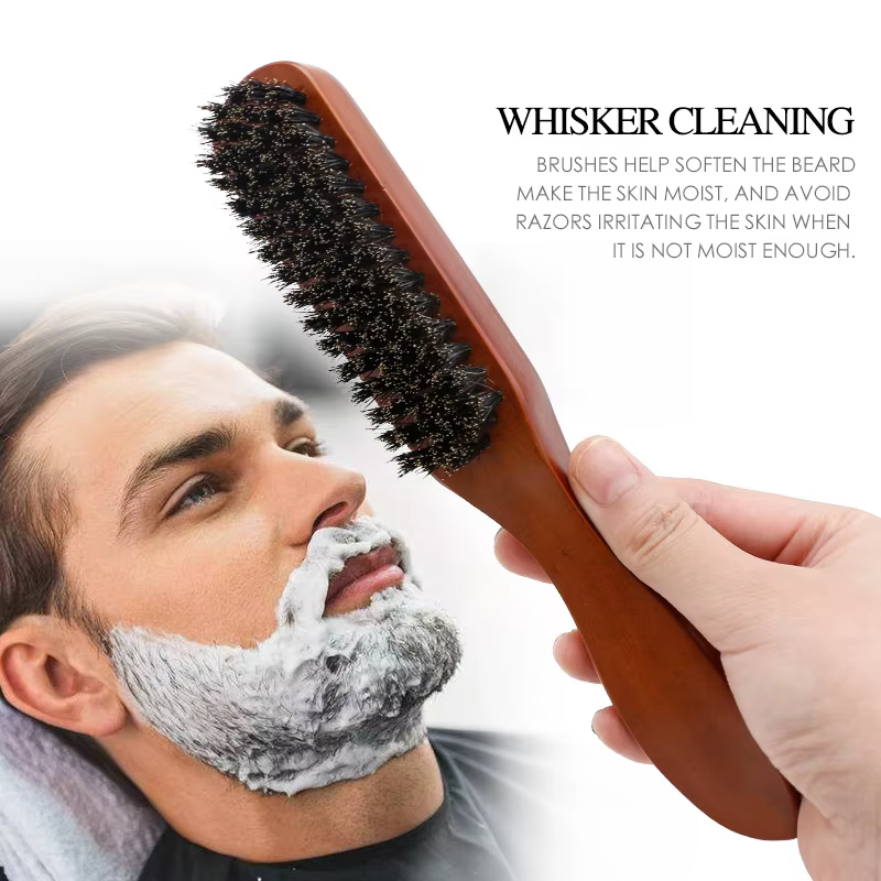 Brosse à barbe en poils de sanglier avec manche en bois pour hommes