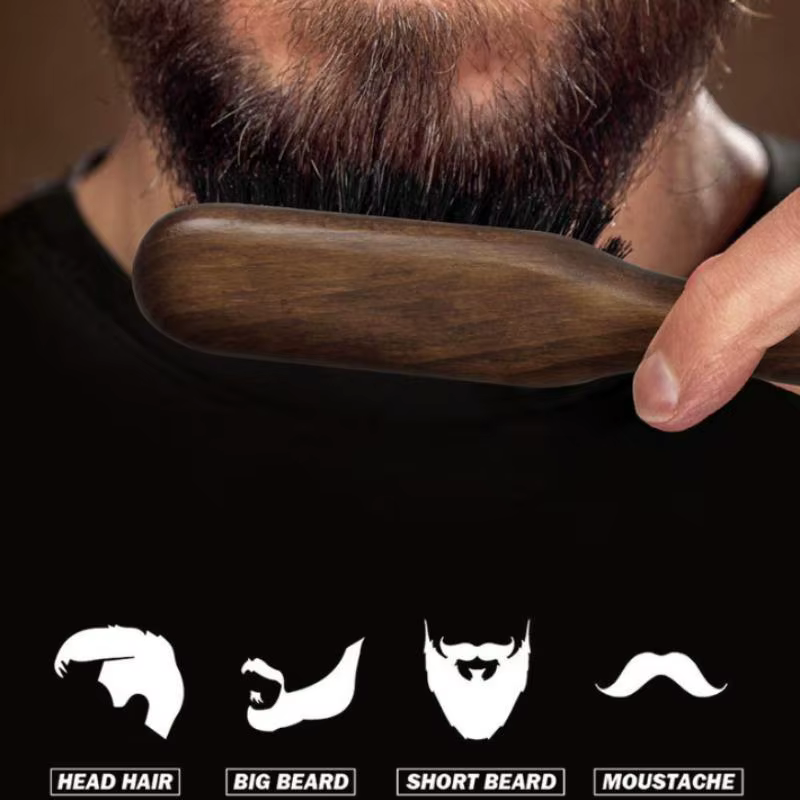 Brosse à barbe en poils de sanglier avec manche en bois