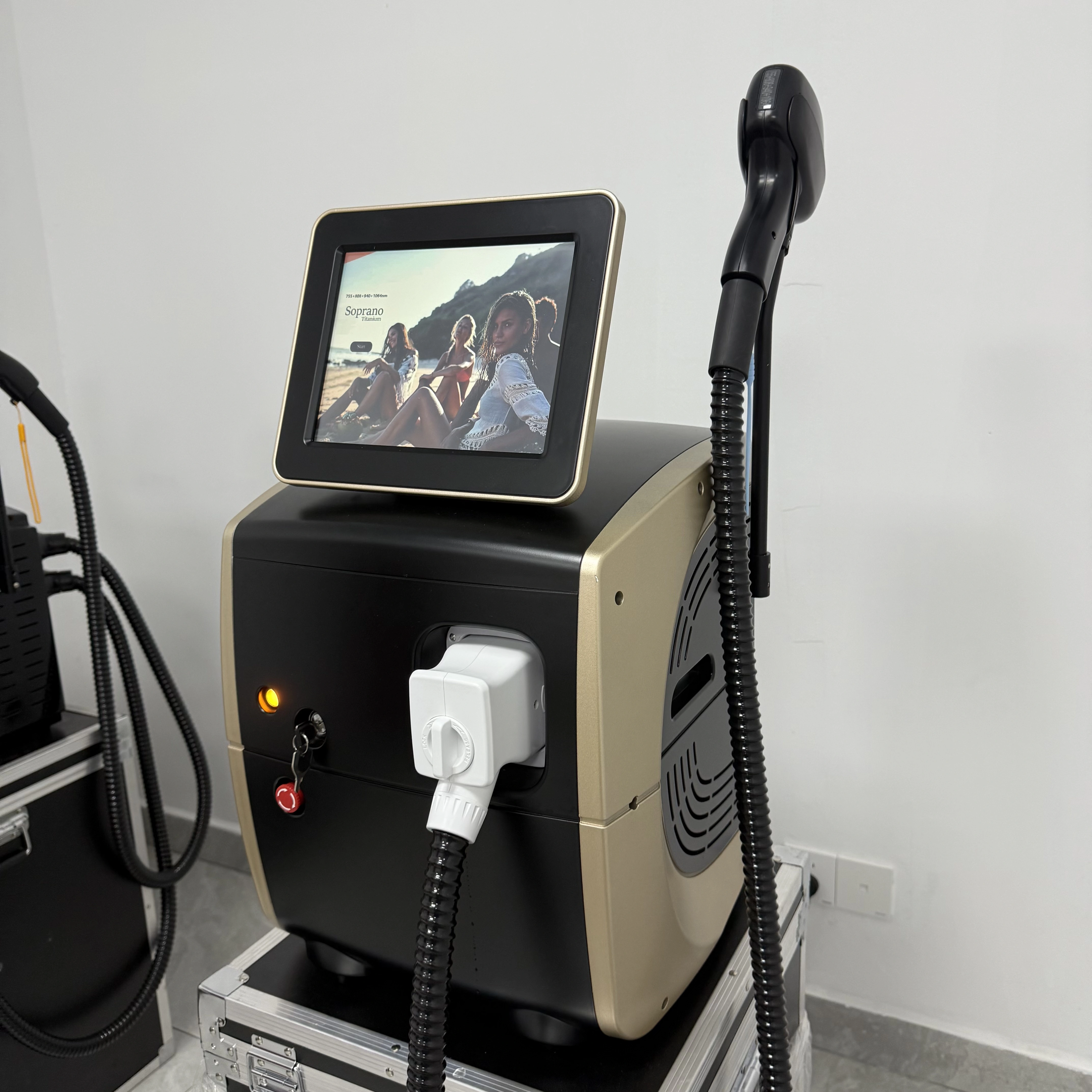 Appareil d'épilation au laser à diode à 4 ondes professionnel