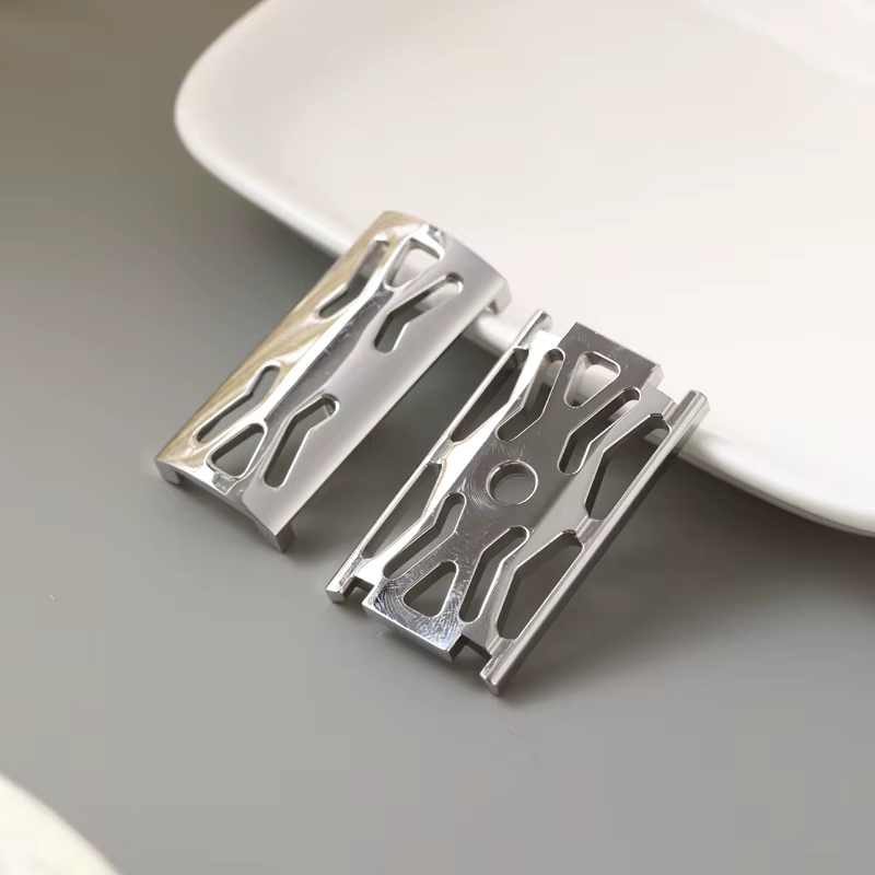 Tête de rasoir de sécurité YAQI Hollowed Sentinel SSP (acier inoxydable 316) polie pour hommes avec une interstice de