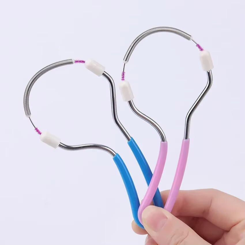 Épilateur facial pour femmes. Élimine les poils indésirables sur le dessus des lèvres