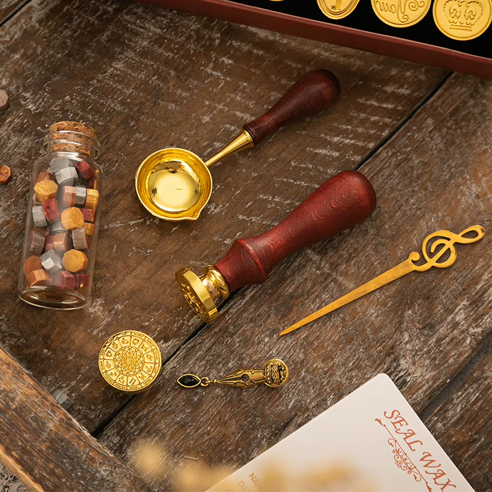 Kit de sceau de cire avec 6 tampons à cire, une bouteille de perles de cire, une cuillère, une bougie et un chauffe-cire pour enveloppes, lettres et cartes